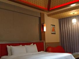 I Travel Motel – hotel w pobliżu miejsca Former Japanese Navy Fongshan Communication Centre w mieście Kaohsiung