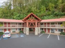 Econo Lodge Cherokee Near River Park、チェロキーのシャレー