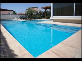 Blue Lagoon with Pool, hotel em Eilat
