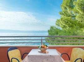 Viesnīca Apartments Promenada - Beachfront pilsētā Tučepi