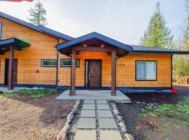 Newly built Modern Chalet Duplex - 1, hotel en Mount Hood Village