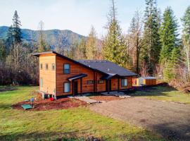 Newly built Modern Chalet Duplex - 2, hotel en Mount Hood Village