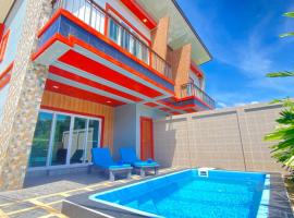 Blue Aura Pool Villa, hotel in Nai Yang Beach