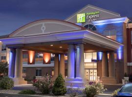Holiday Inn Express Hotel & Suites Binghamton University-Vestal, an IHG Hotel, מלון בVestal