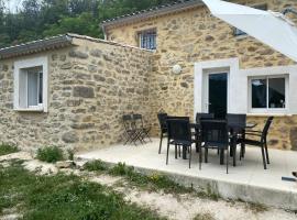 le pavillon pierre naturelle, holiday home in Jaujac