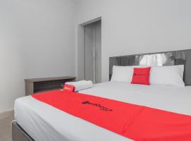 RedDoorz Syariah near Wisata Situ Gunung Sukabumi, hotel v destinaci Kadudampit