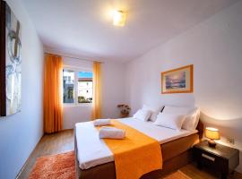 Apartments Lazarić, hotel in Lopar