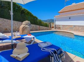 Casa Los Valles Alozaina by Ruralidays, hotel with parking in Alozaina