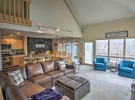 Large Ski-in and Out Black Mtn Home with 2 King Beds! โรงแรมในแจ็กสัน