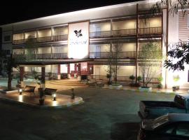 โรงแรมแกรนด์ฟลาวเวอร์, hotel v destinaci Ban Nam Hak