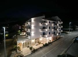 HOTEL IVANDO - K&S, hotel v destinaci Drvenik
