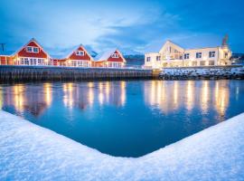 Senja Fjordhotell and Apartments, hotel a Stonglandseidet