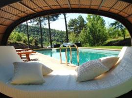 Prats de Llucanes Villa Sleeps 8 with Pool, hotel u gradu 'Prats de Llusanés'