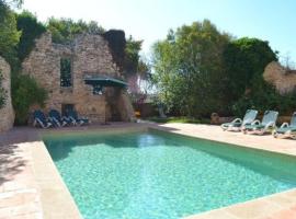 Viesnīca Valls Villa Sleeps 6 with Pool pilsētā Valjsa