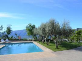 La Seu d'Urgell Villa Sleeps 2 with Pool and Air Con, hotel in La Seu d'Urgell