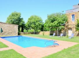 Villa in La Bisbal Sleeps 4 with Pool, hotel di La Bisbal d'Empordà