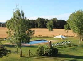 Sant Andreu Salou Villa Sleeps 14 with Pool and Air Con, hotel in Sant Andreu Salou