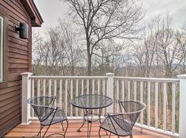 Ski-in Ski-Out Okemo Oasis with Deck and Mtn View!, sk&iacute;&eth;asv&aelig;&eth;i &iacute; Ludlow