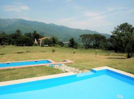 Oliveda Villa Sleeps 4 with Pool, khách sạn ở Maçanet de Cabrenys