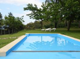 les Creus Villa Sleeps 4 with Pool, hotel v destinaci Maçanet de Cabrenys