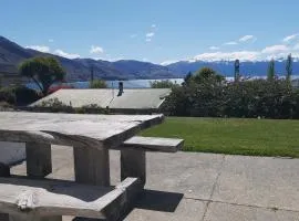 52sq Hawea Apartment, Lake and Mountain views!!