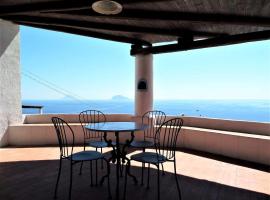 Case Mare - terrazzi panoramici e ampio giardino, будинок для відпустки у місті Санта-Маріна-Саліна