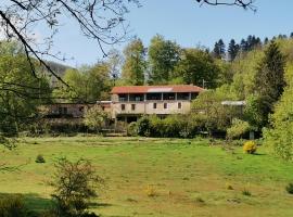 B and B Sycomore, La Bouriotte, hotel with parking in Labastide-Rouairoux