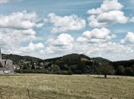 Chalet N°5, holiday home in Treignes