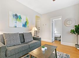Comfy 2BR Apartment near Wrigley Field - Grace 3, hotel in Chicago