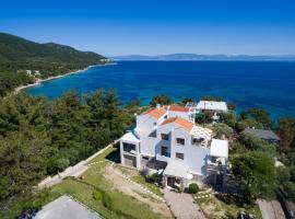 Villa Victoria by La Scala Beach, hotel with parking in Limenas