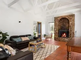 Tuscan style ocean beach escape on the Peninsula only 400m to beach