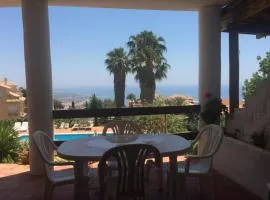 CASA-A-pequeño conjunto casas adosados