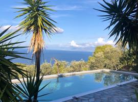 SEA BREEZE STUDIO, hotel cerca de Zoodochos Pigi Monastery, Loutraki