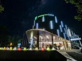 Holiday Inn Express Shanghai Songjiang Fangta by IHG