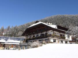 Erlebnishof Tschabitscher, hotel em Weissensee