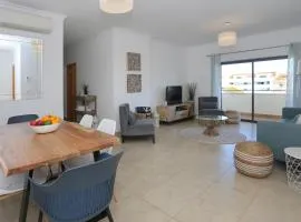 3-Bedroom Apt Sleeps 6 Pool Gym & Jacuzzi