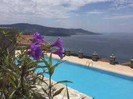 Captivating 4-Bed Villa in for Affordable Prices, hotelli kohteessa Akbük