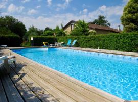 Appartement de 3 chambres avec piscine partagee jardin amenage et wifi a Blaignac, hotel in Blaignac