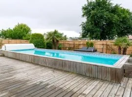 Villa spacieuse à Arès avec piscine privée et jacuzzi