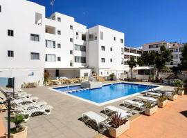 One bedroom apartement with sea view shared pool and furnished balcony at Sant Josep de sa Talaia: San Jose de sa Talaia'da bir otel