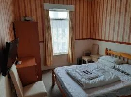 Glen Villa 5 Sleeps 6 Near Beach
