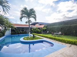Berlor Airport Inn, Hotel in Alajuela