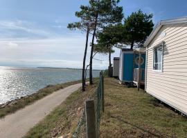 Camping Les Violettes, hotel sa parkingom u gradu La Faute-sur-Mer