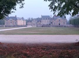 F2 au pied du château et à 15min de Center Parc, hotel cerca de Campo de golf Sologne, La Ferté-Saint-Aubin