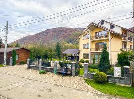 Maria, hotel with pools in Solochin