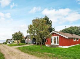 6 person holiday home in Bjert, hotell i Binderup Strand