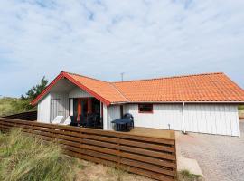 6 person holiday home in Hvide Sande, hotel u gradu Bjerregård