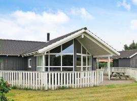 6 person holiday home in Harbo re, villa í Vejlby