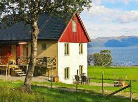6 person holiday home in ALSV G, orlofshús/-íbúð í Gisløy