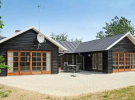 6 person holiday home in Bl vand, hotel em Blåvand
